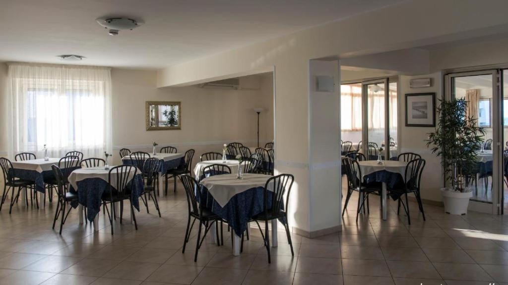 Hotel Antagos Montesilvano Marina Exteriör bild