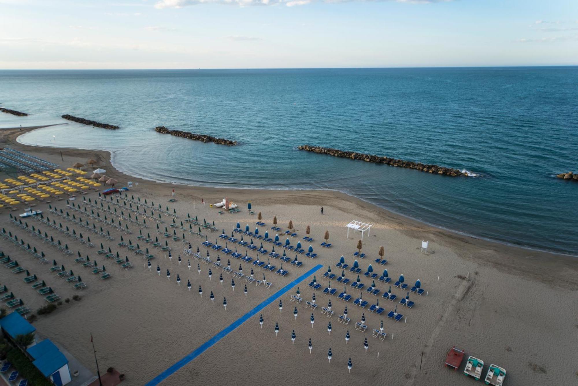 Hotel Antagos Montesilvano Marina Exteriör bild