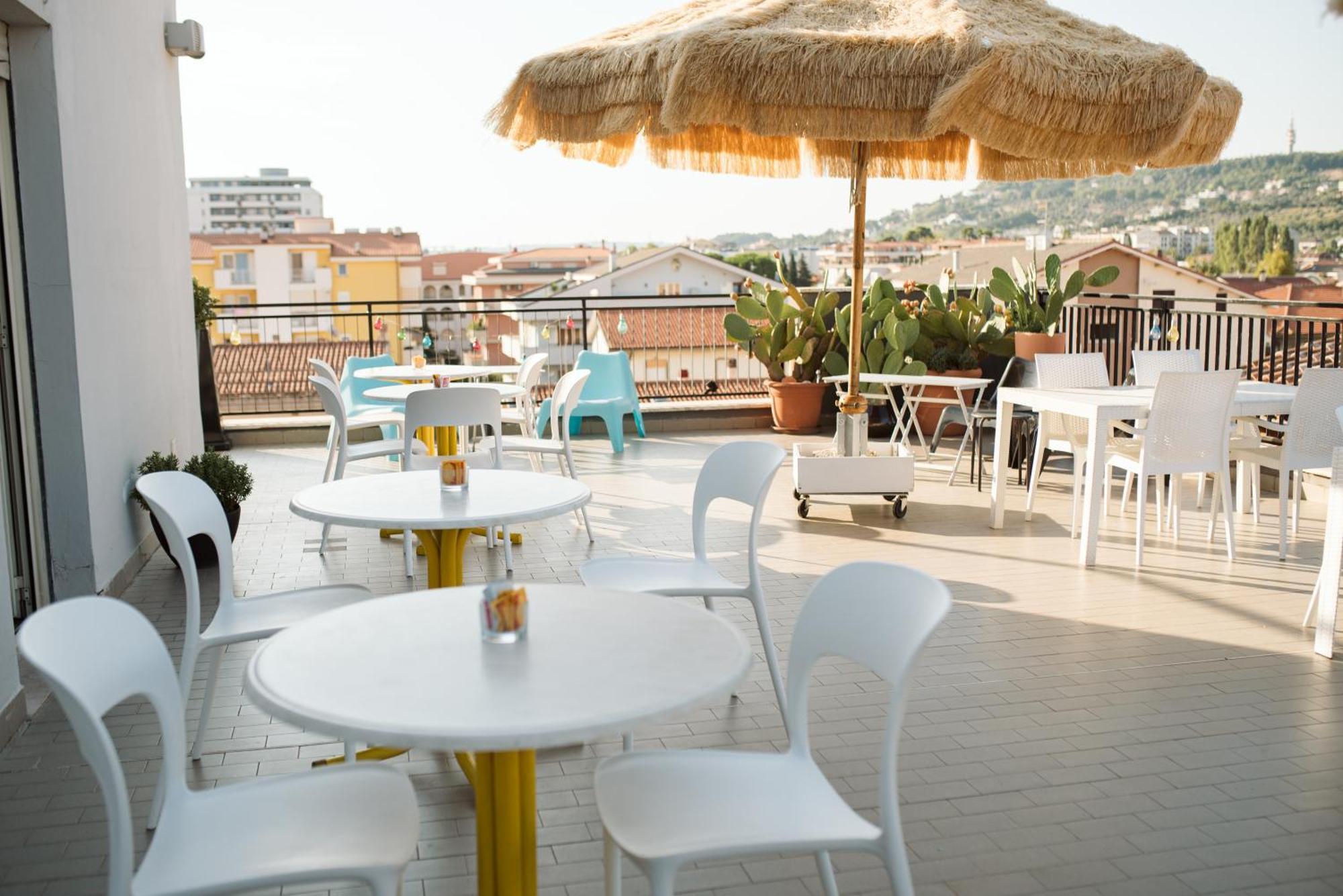 Hotel Antagos Montesilvano Marina Exteriör bild