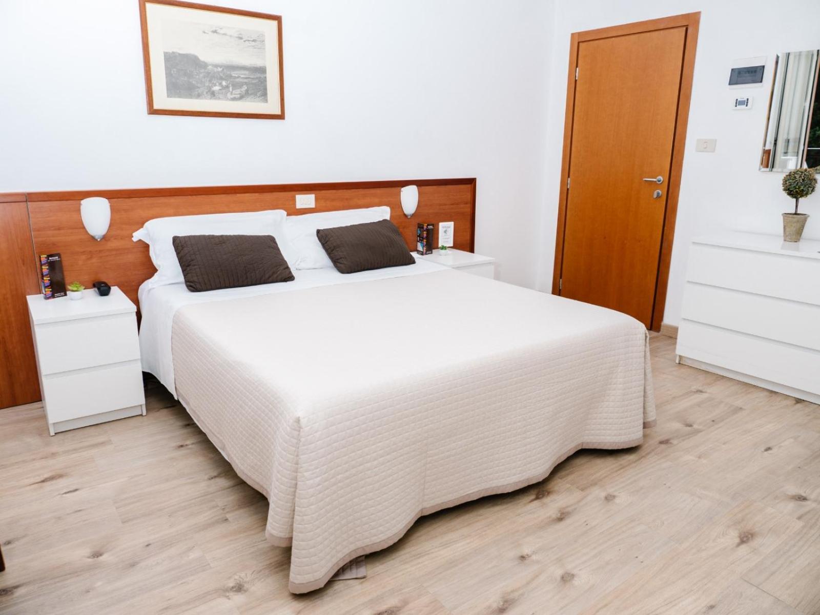 Hotel Antagos Montesilvano Marina Exteriör bild