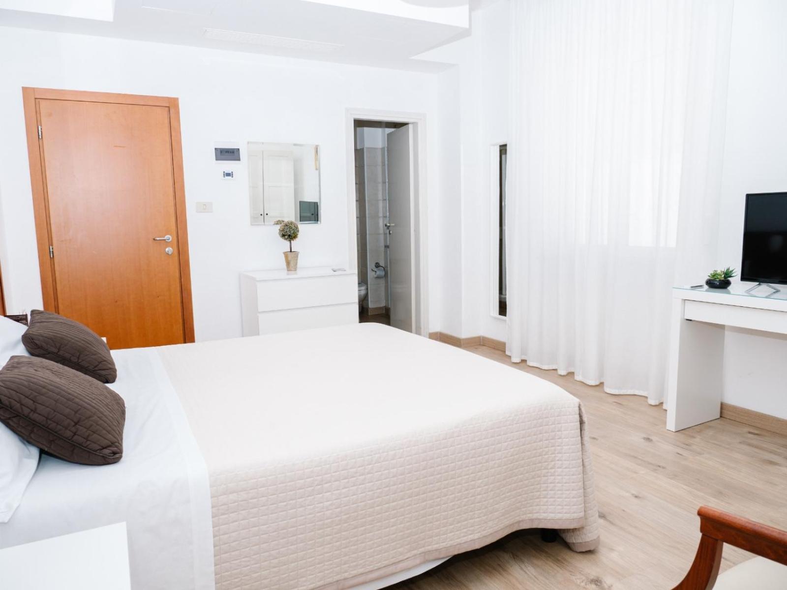 Hotel Antagos Montesilvano Marina Exteriör bild
