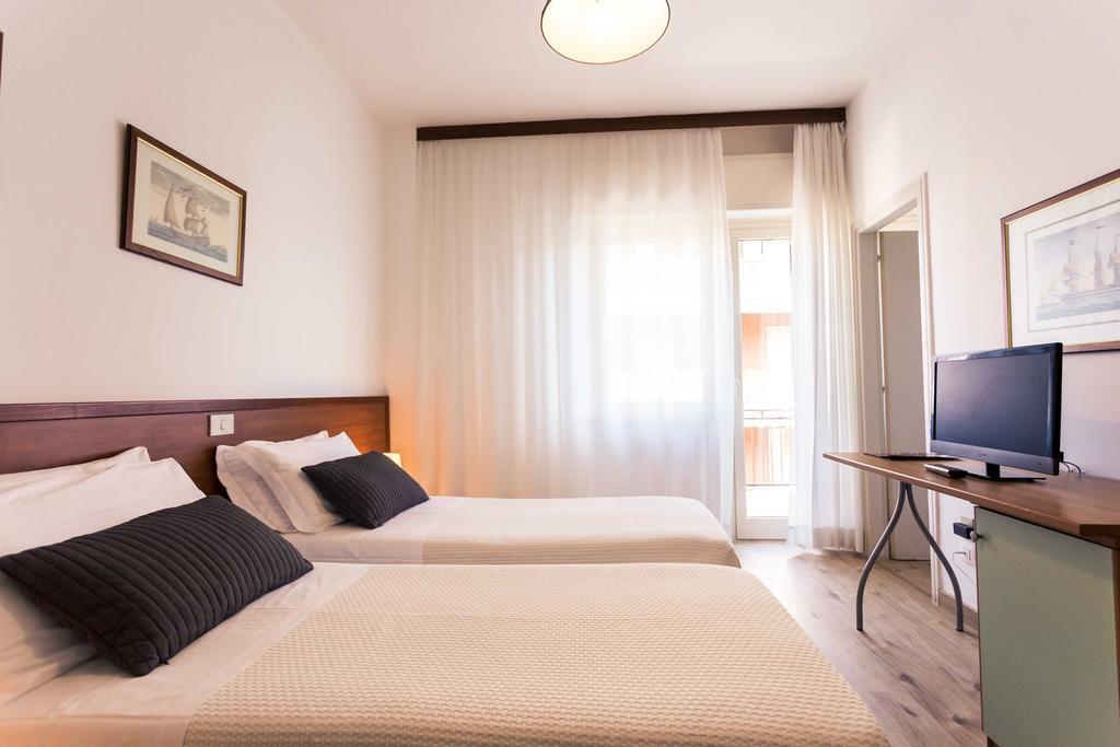 Hotel Antagos Montesilvano Marina Exteriör bild