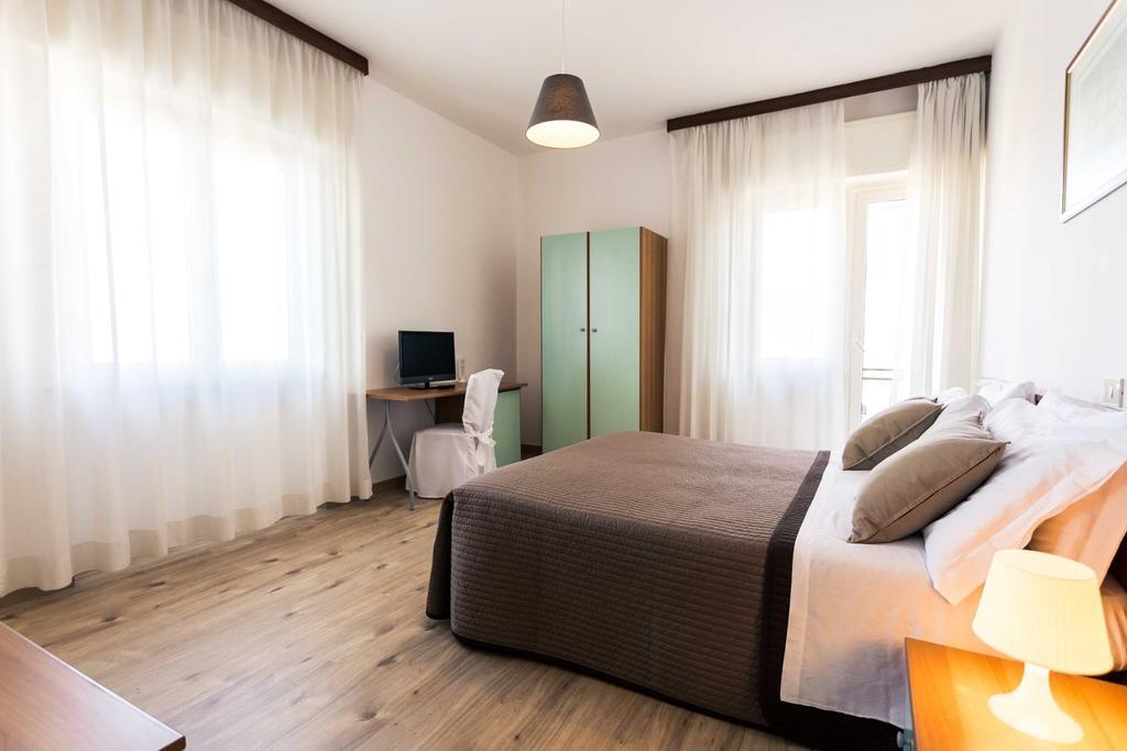 Hotel Antagos Montesilvano Marina Exteriör bild