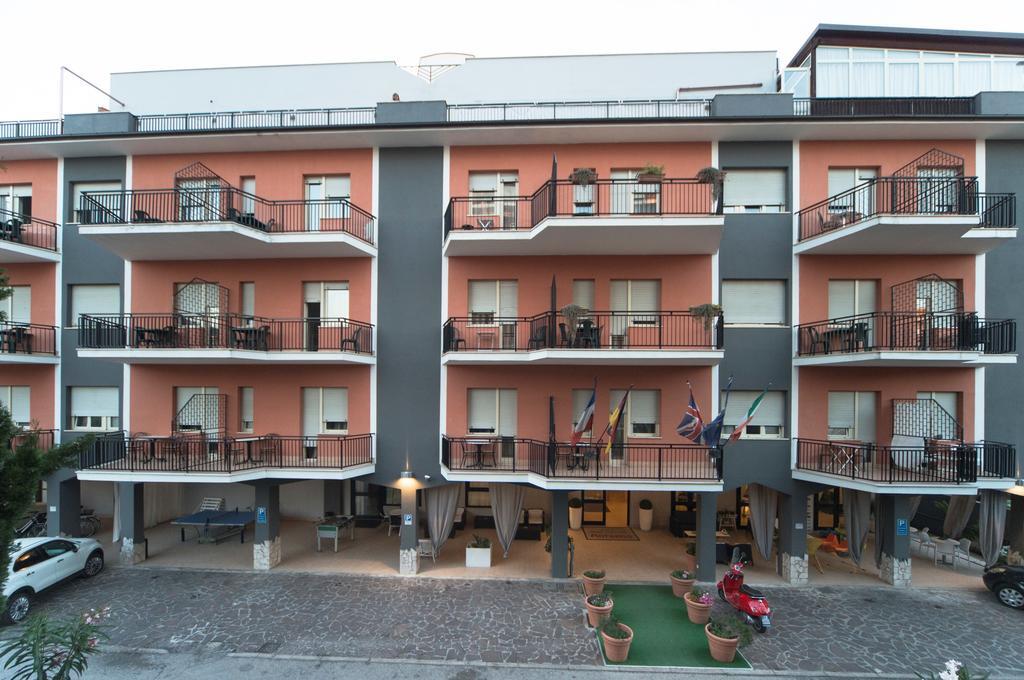 Hotel Antagos Montesilvano Marina Exteriör bild